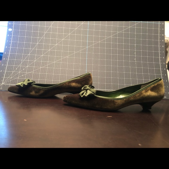 Nina velvet flats with slight heel. - Picture 4 of 5